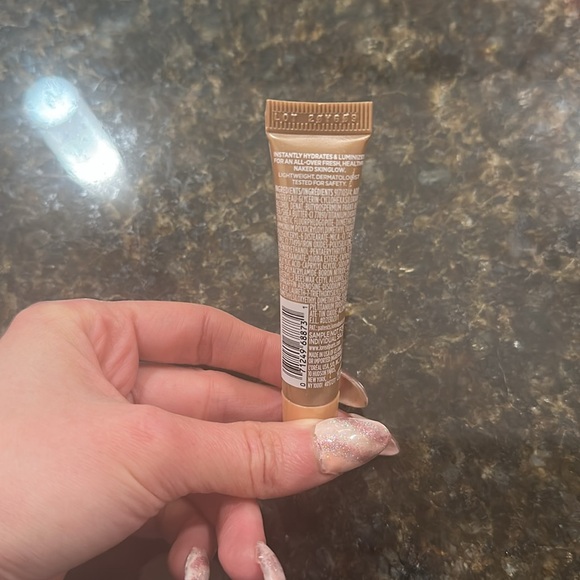 L'Oreal True Match Glotion - Medium Glow - Picture 2 of 2